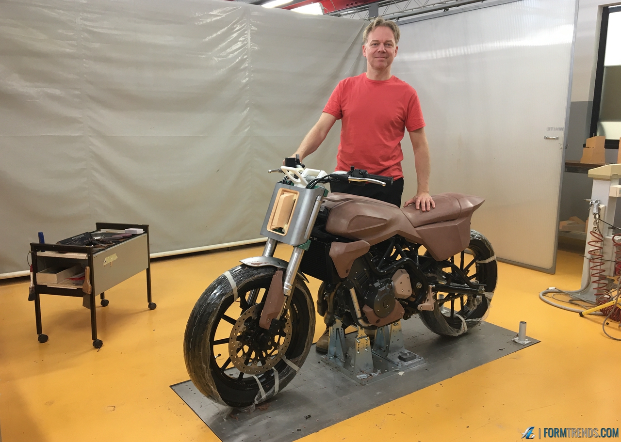 michael-uhlarik_xr338_clay-model